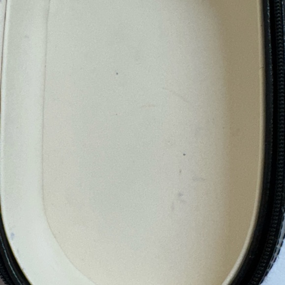 Wolf Heritage Oval Jewelry Zip Case, genuine leather. - Picture 4 of 14